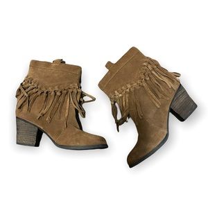 Sbicca Boho/Western style Fringed Genuine Suede Pull On Ankle Boots Size 6